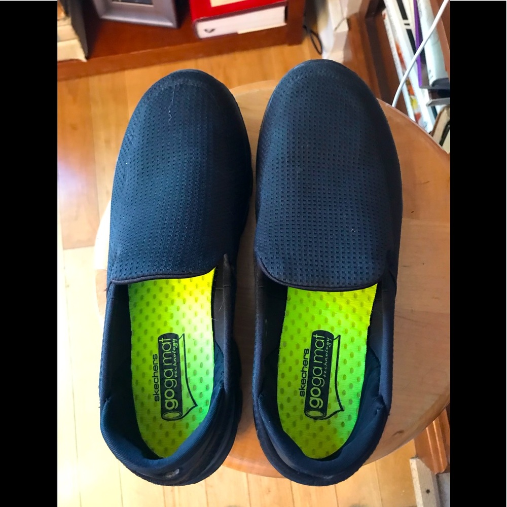 Men’s Sketchers light weight slip on shoes